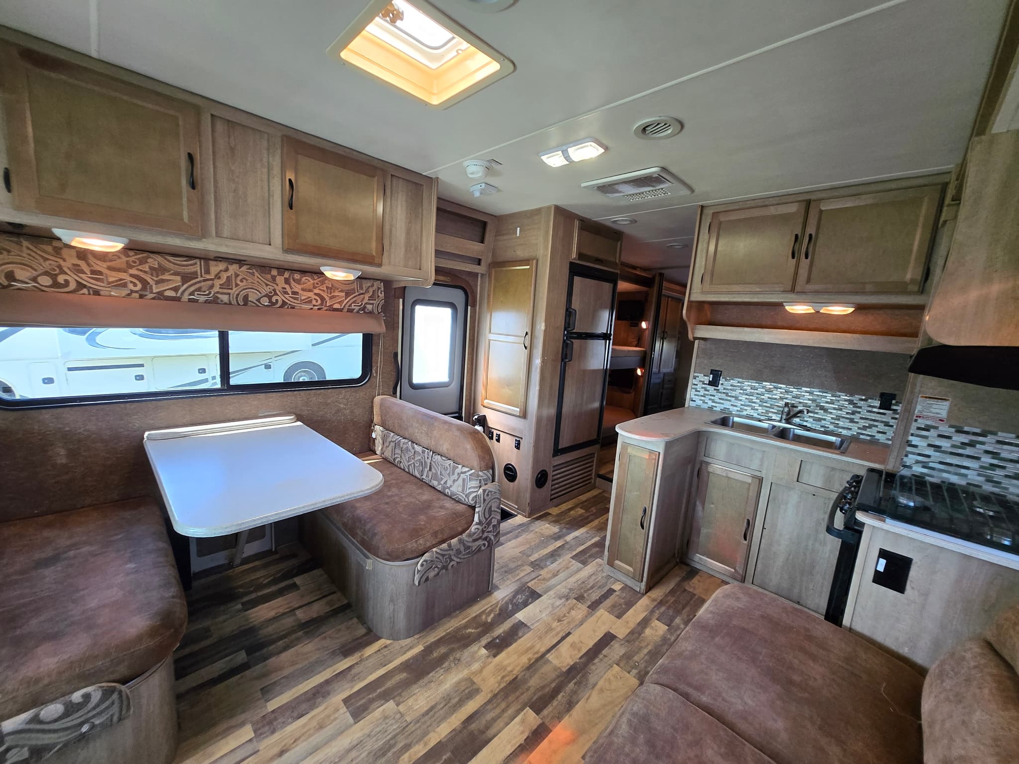 2015 Coachmen Freelander 32BH — photo 8 of 17