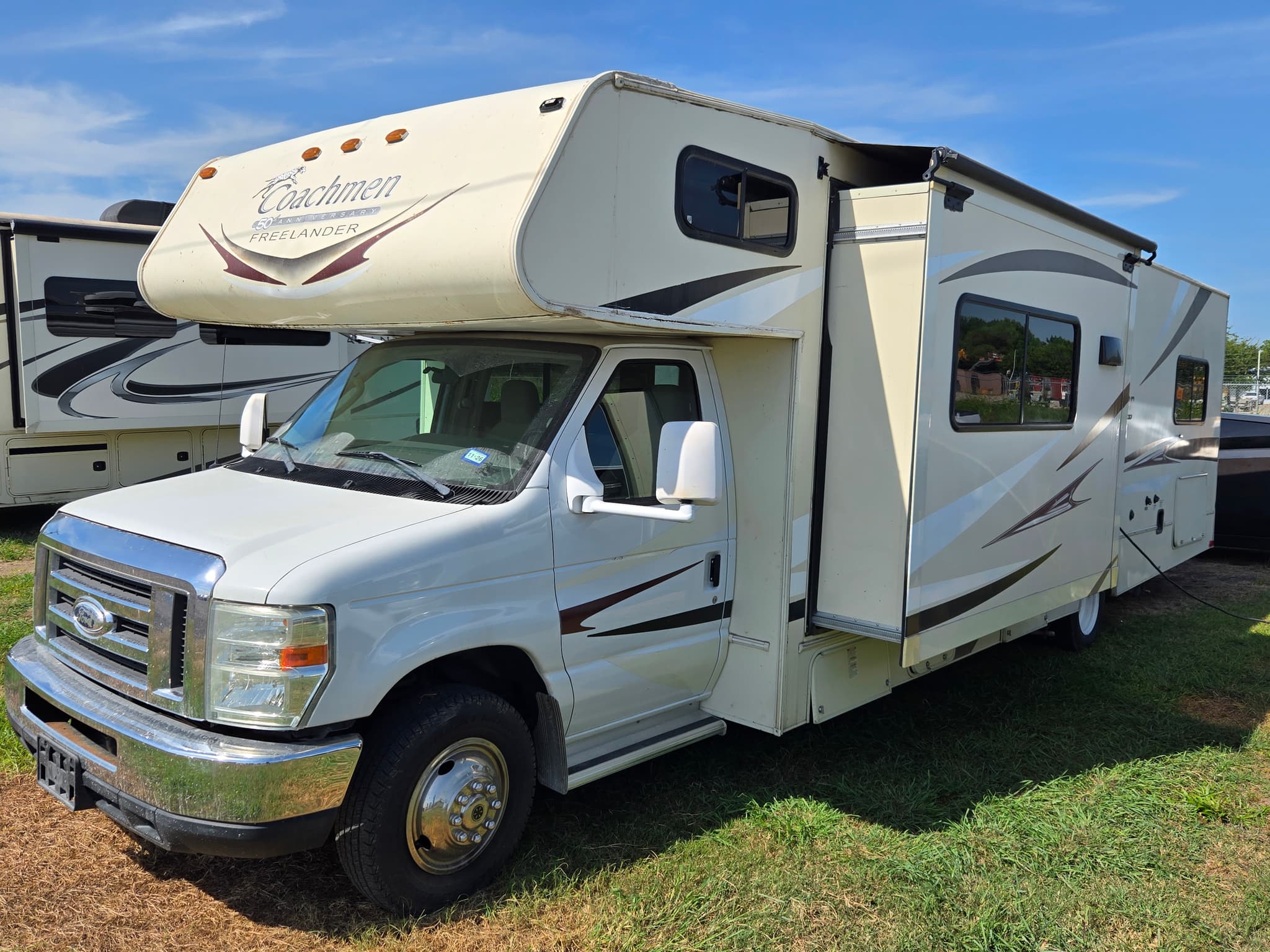 2015 Coachmen Freelander 32BH gallery 2