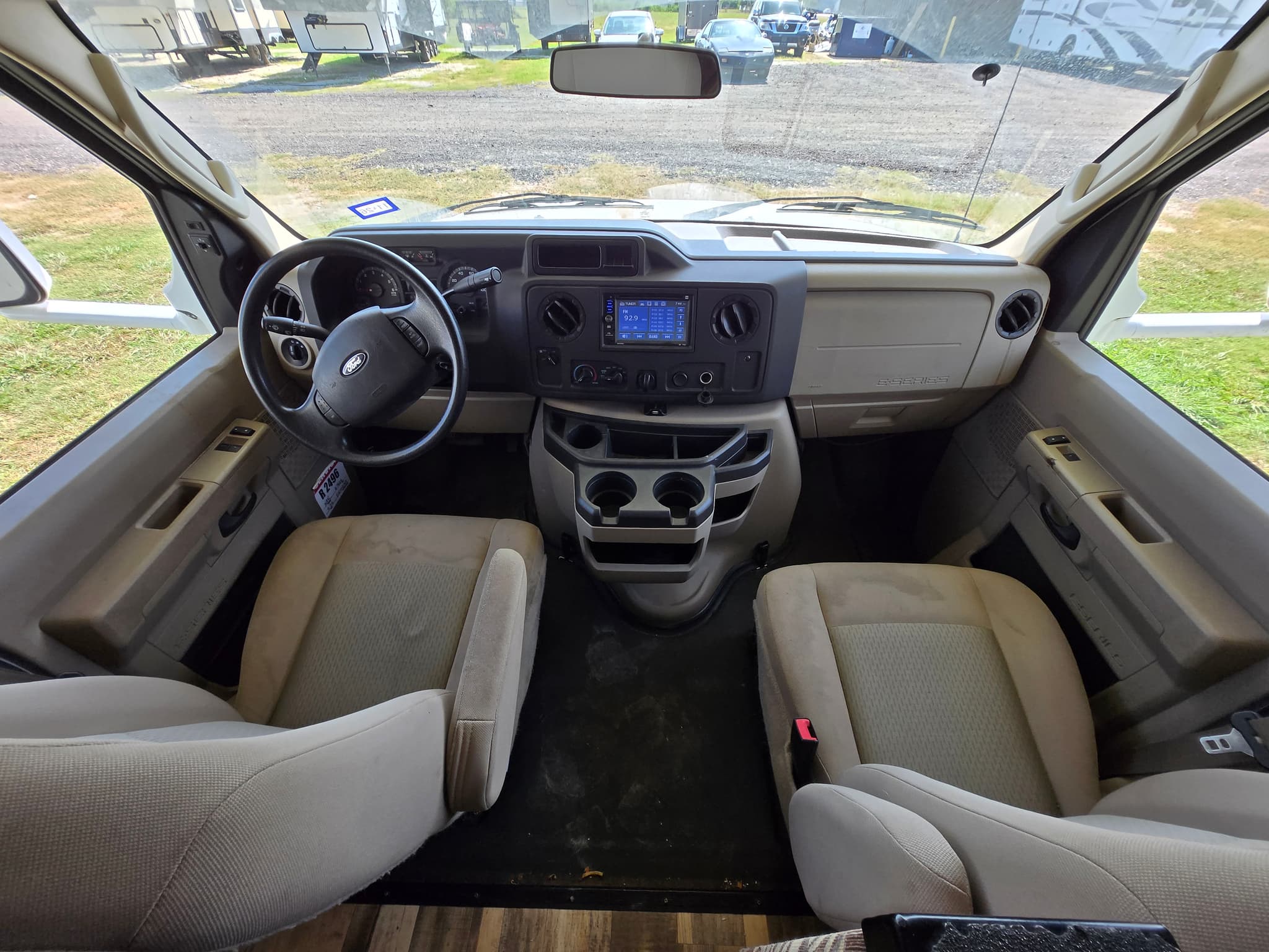 2015 Coachmen Freelander 32BH — photo 10 of 17