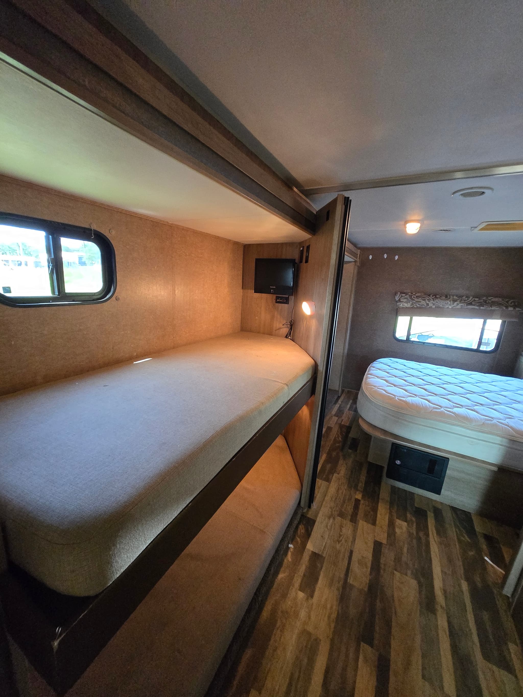 2015 Coachmen Freelander 32BH — photo 11 of 17