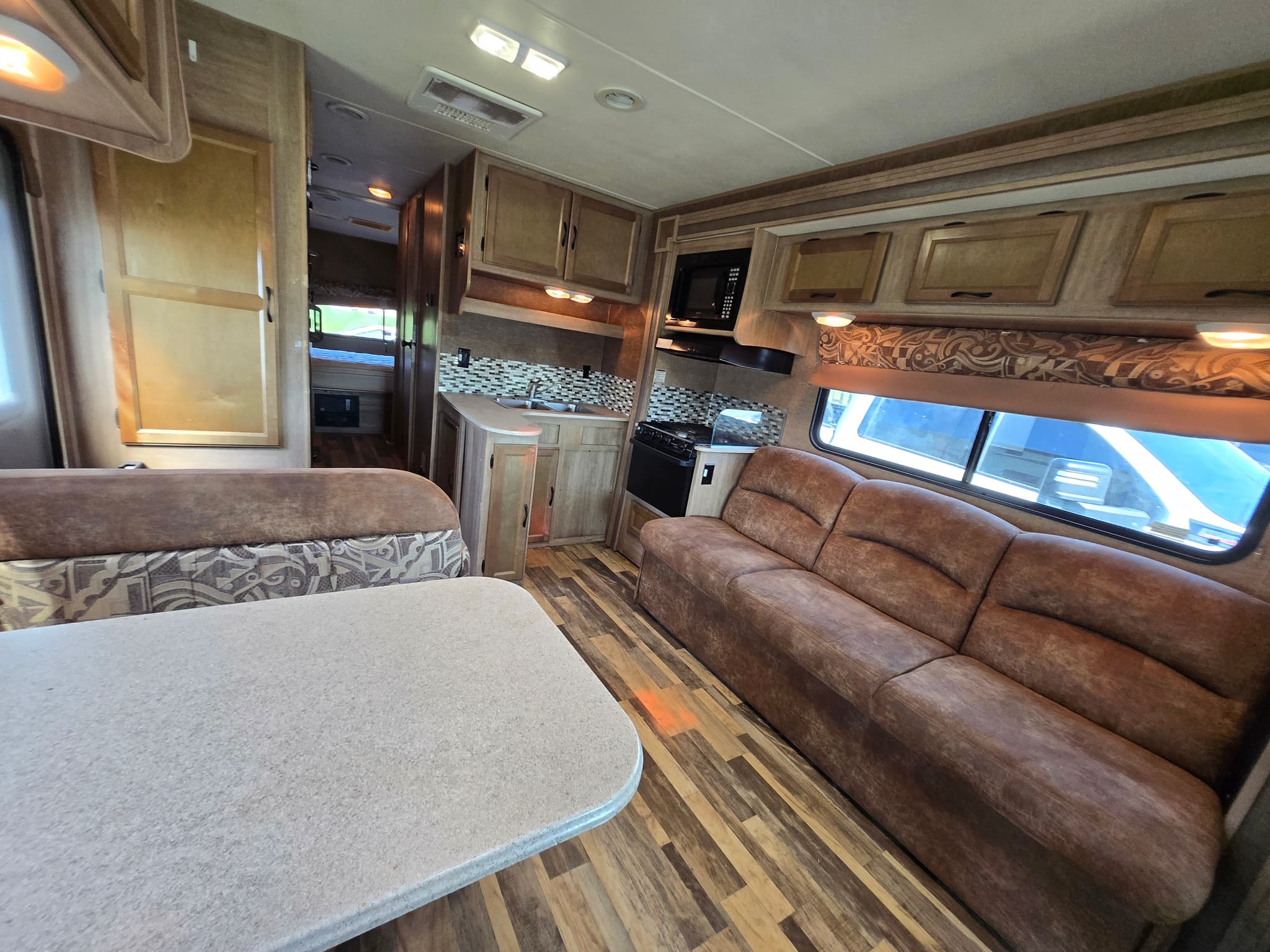 2015 Coachmen Freelander 32BH — photo 14 of 17