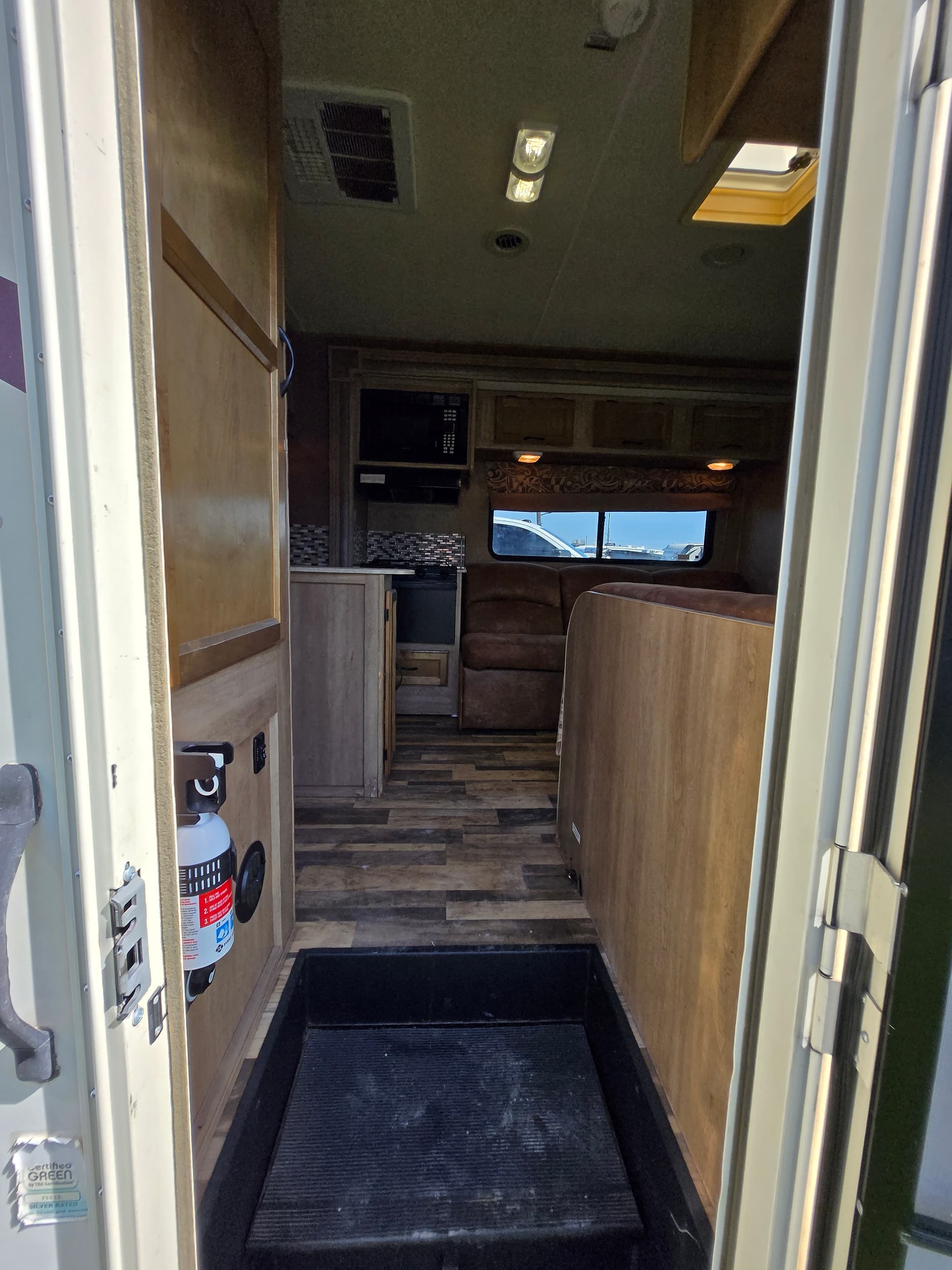 2015 Coachmen Freelander 32BH — photo 16 of 17