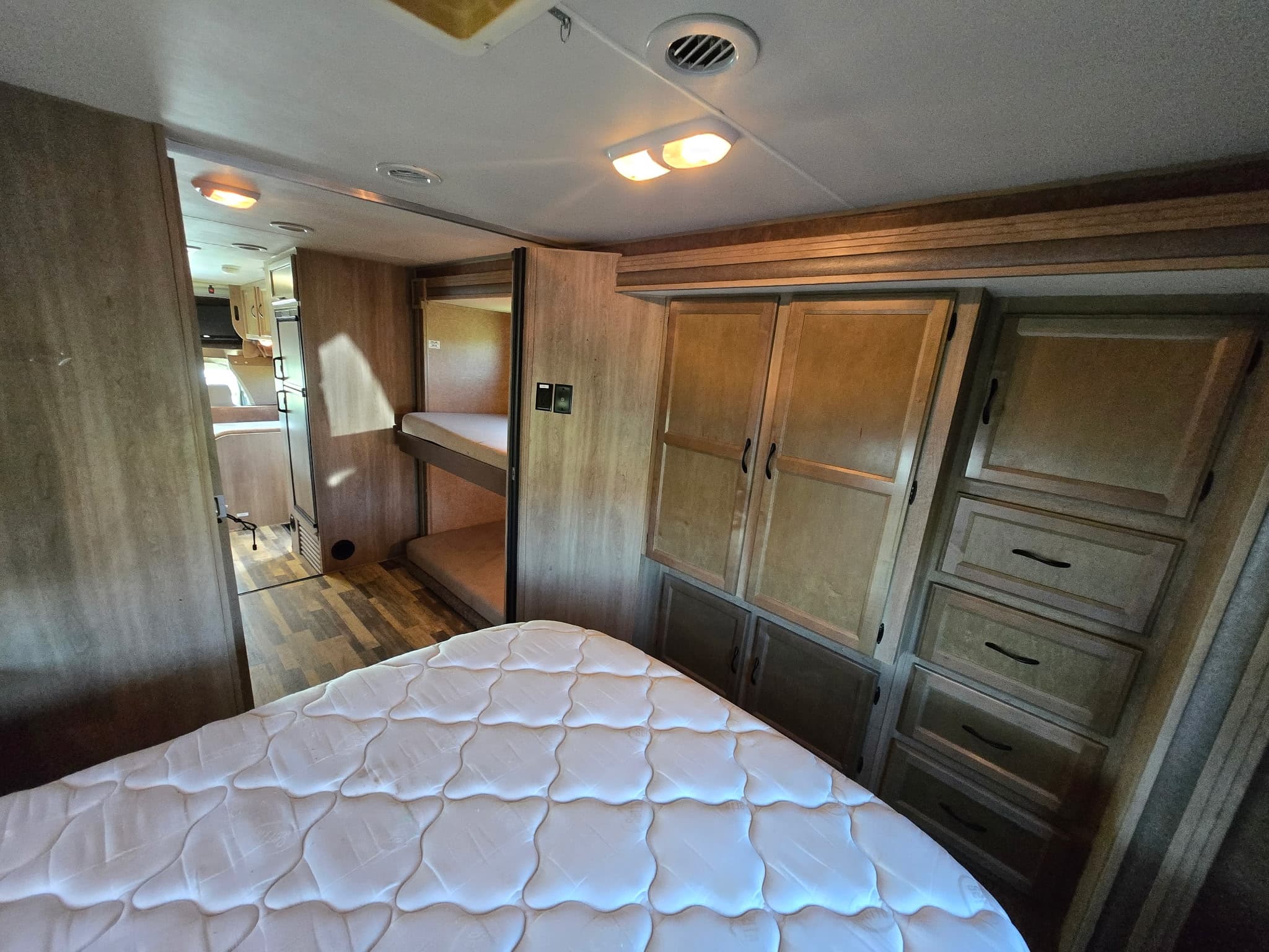 2015 Coachmen Freelander 32BH — photo 17 of 17