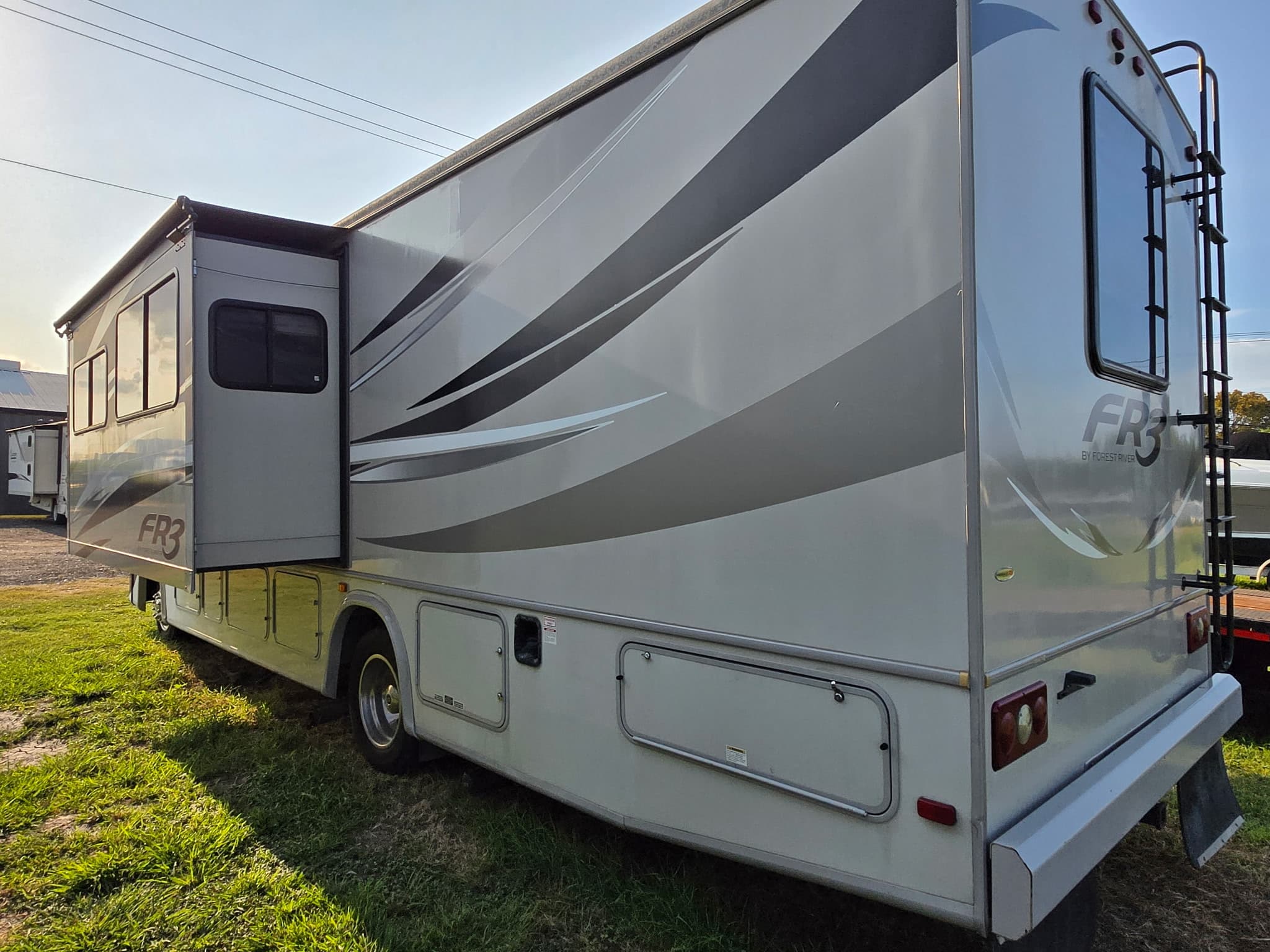 2015 Forest River FR3 30DS — photo 9 of 31