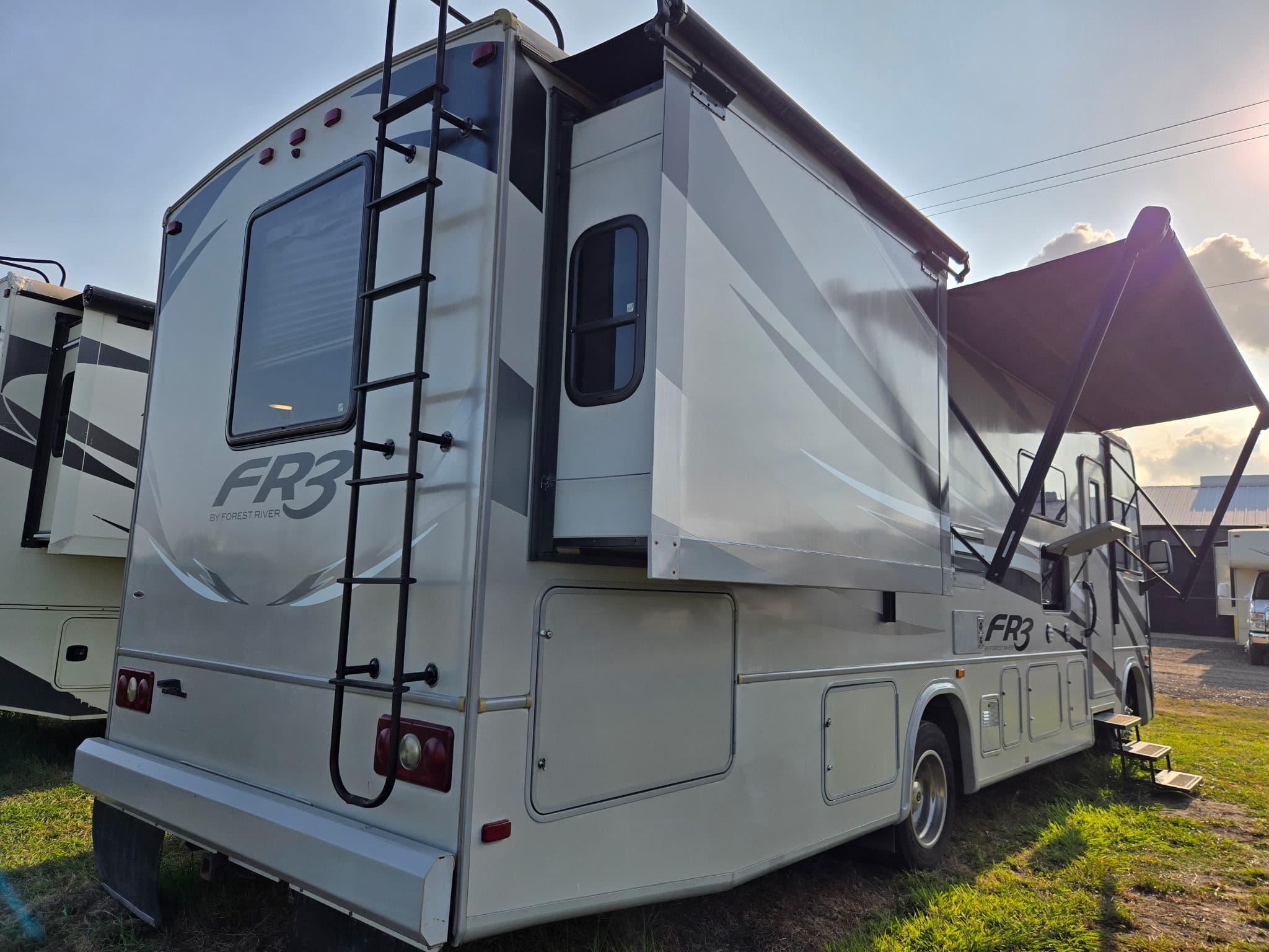 2015 Forest River FR3 30DS — photo 5 of 31