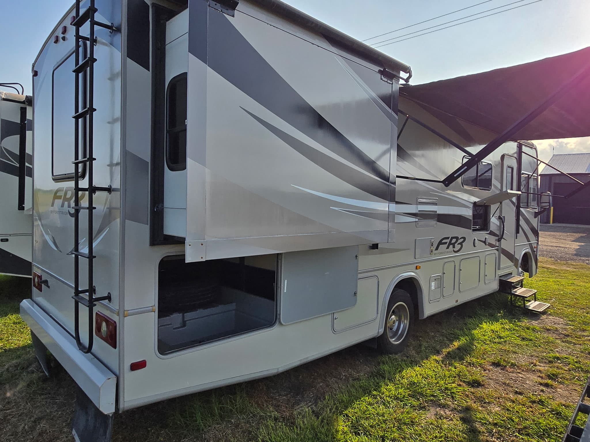 2015 Forest River FR3 30DS — photo 8 of 31