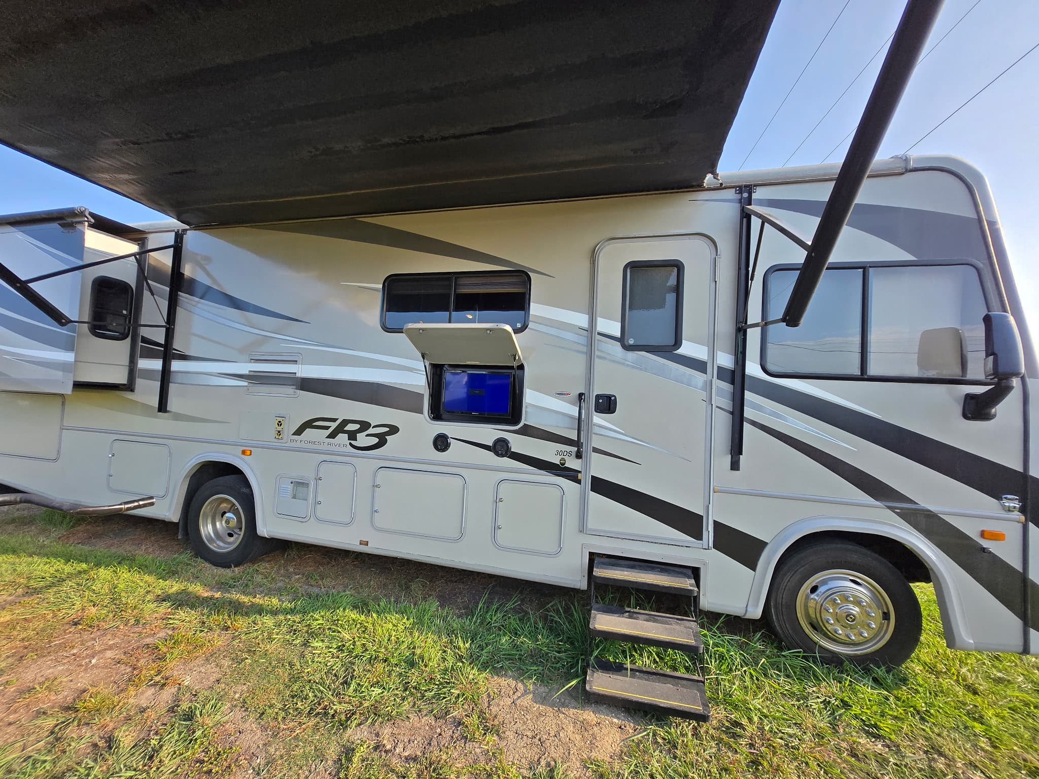 2015 Forest River FR3 30DS — photo 7 of 31