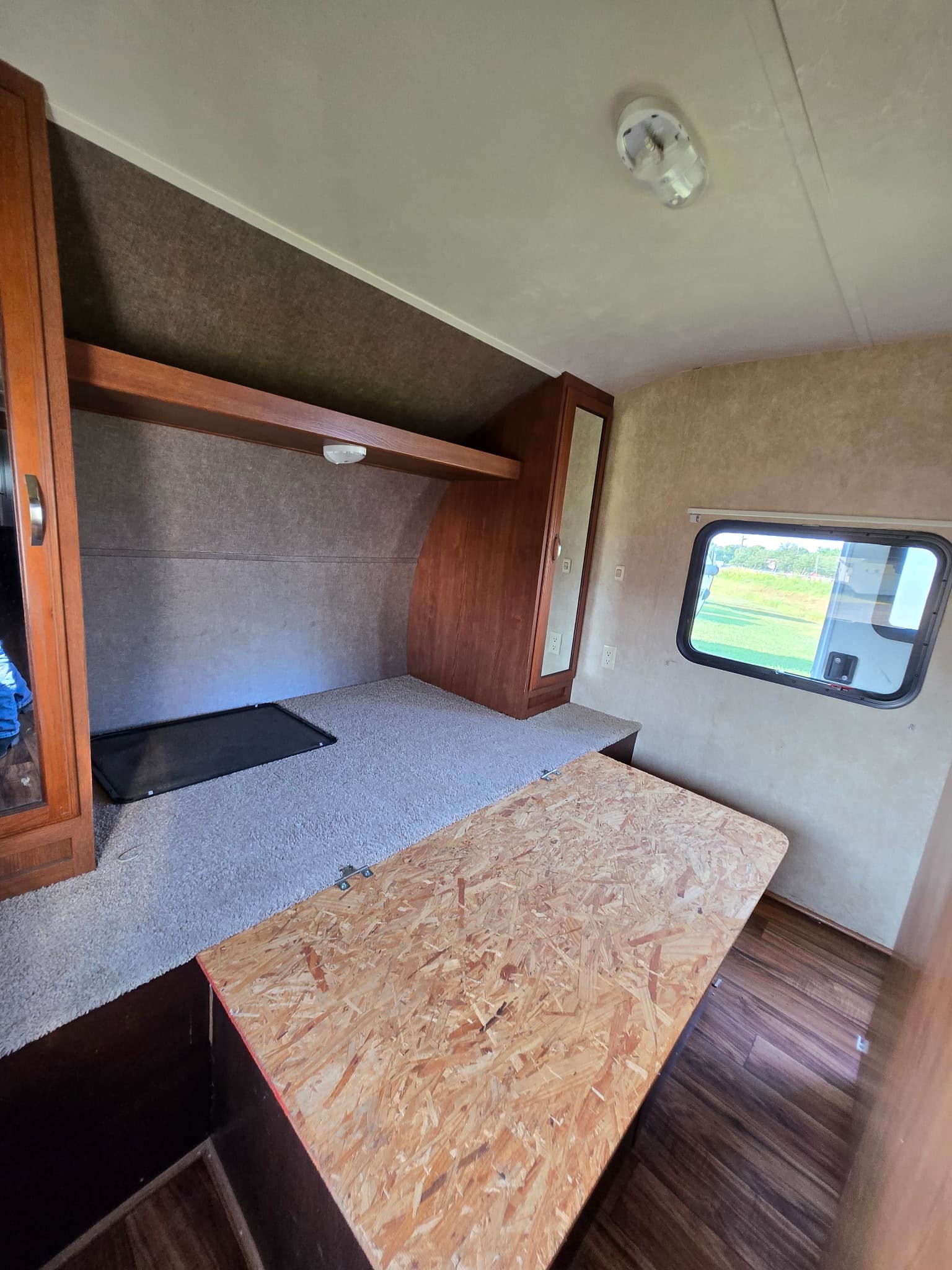 2016 Forest River Wildwood XL-22 — photo 17 of 18