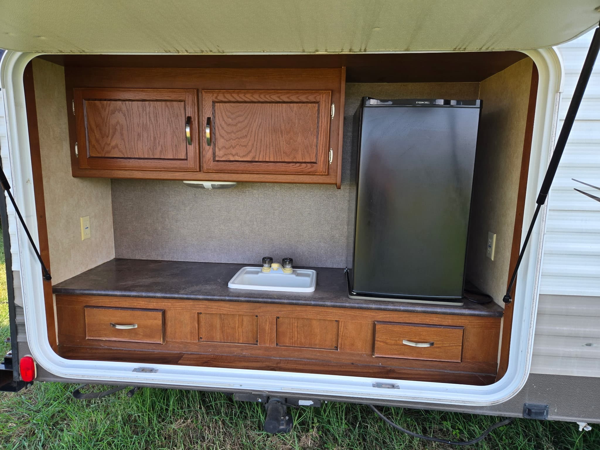 2016 Forest River Wildwood XL-22 — photo 7 of 18