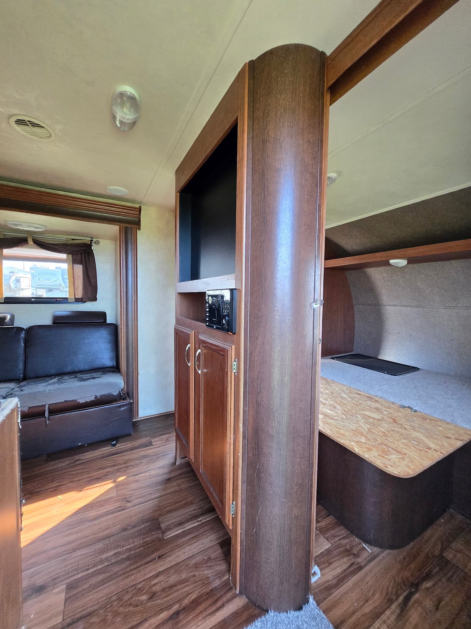 2016 Forest River Wildwood XL-22 — photo 12 of 18