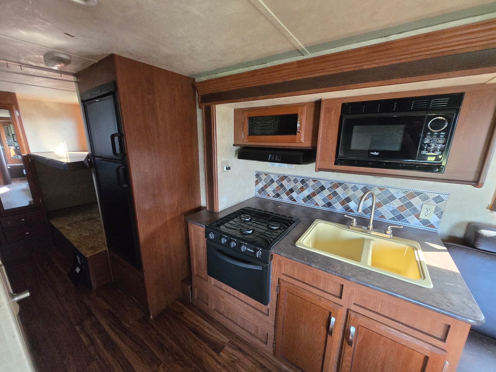 2016 Forest River Wildwood XL-22 — photo 8 of 18