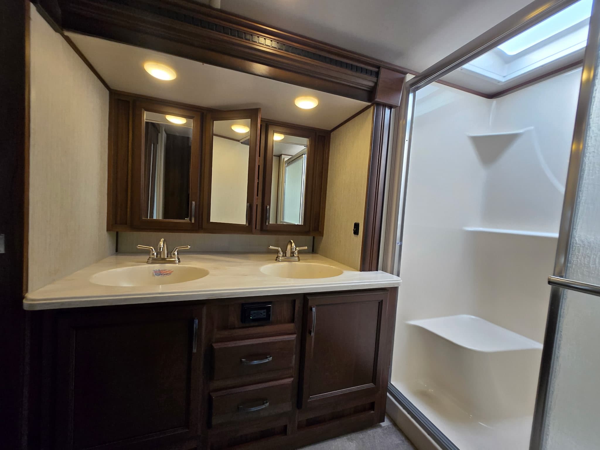 2018 Forest River Columbus 389FL — photo 17 of 23