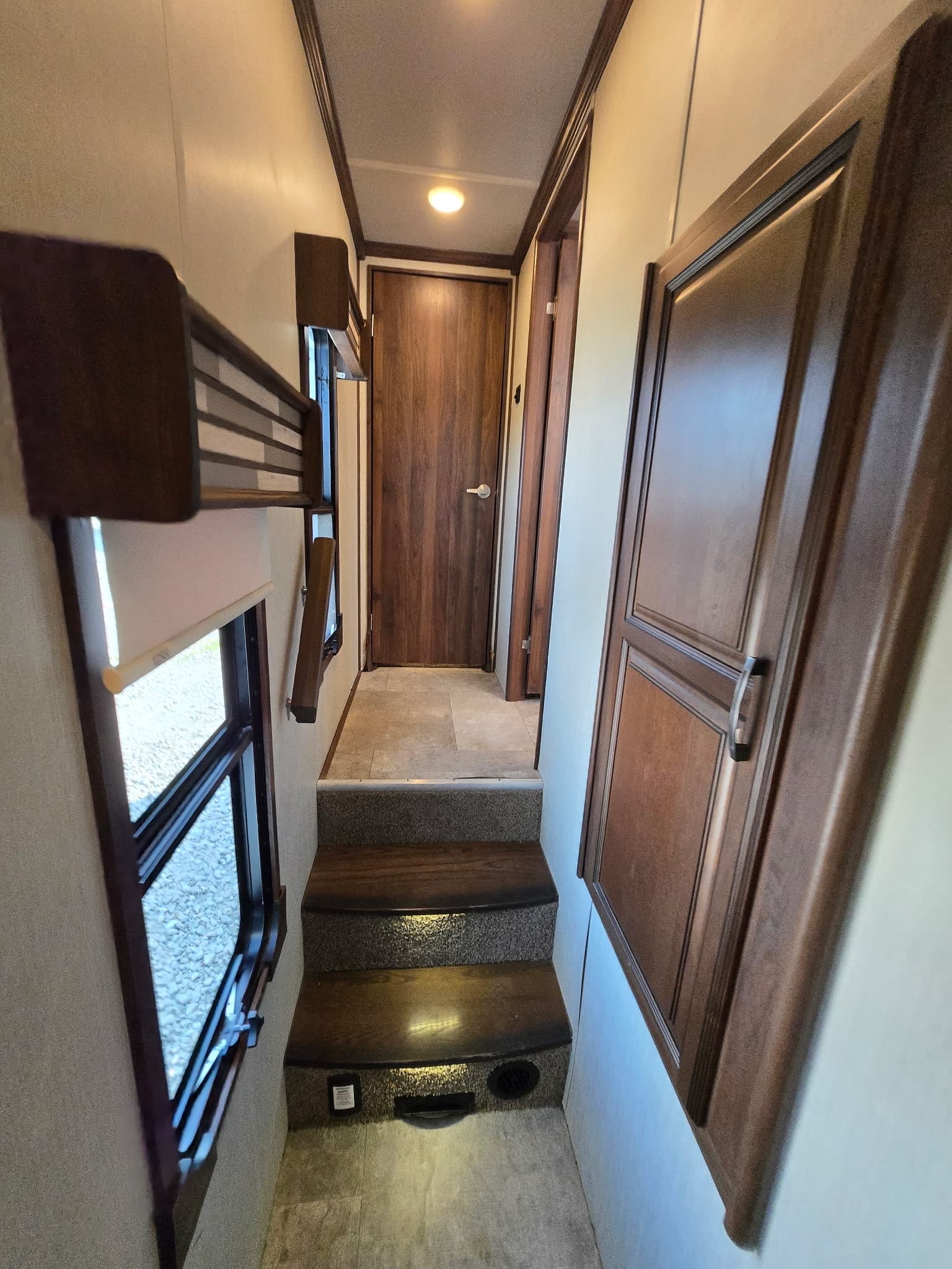 2018 Forest River Columbus 389FL — photo 15 of 23