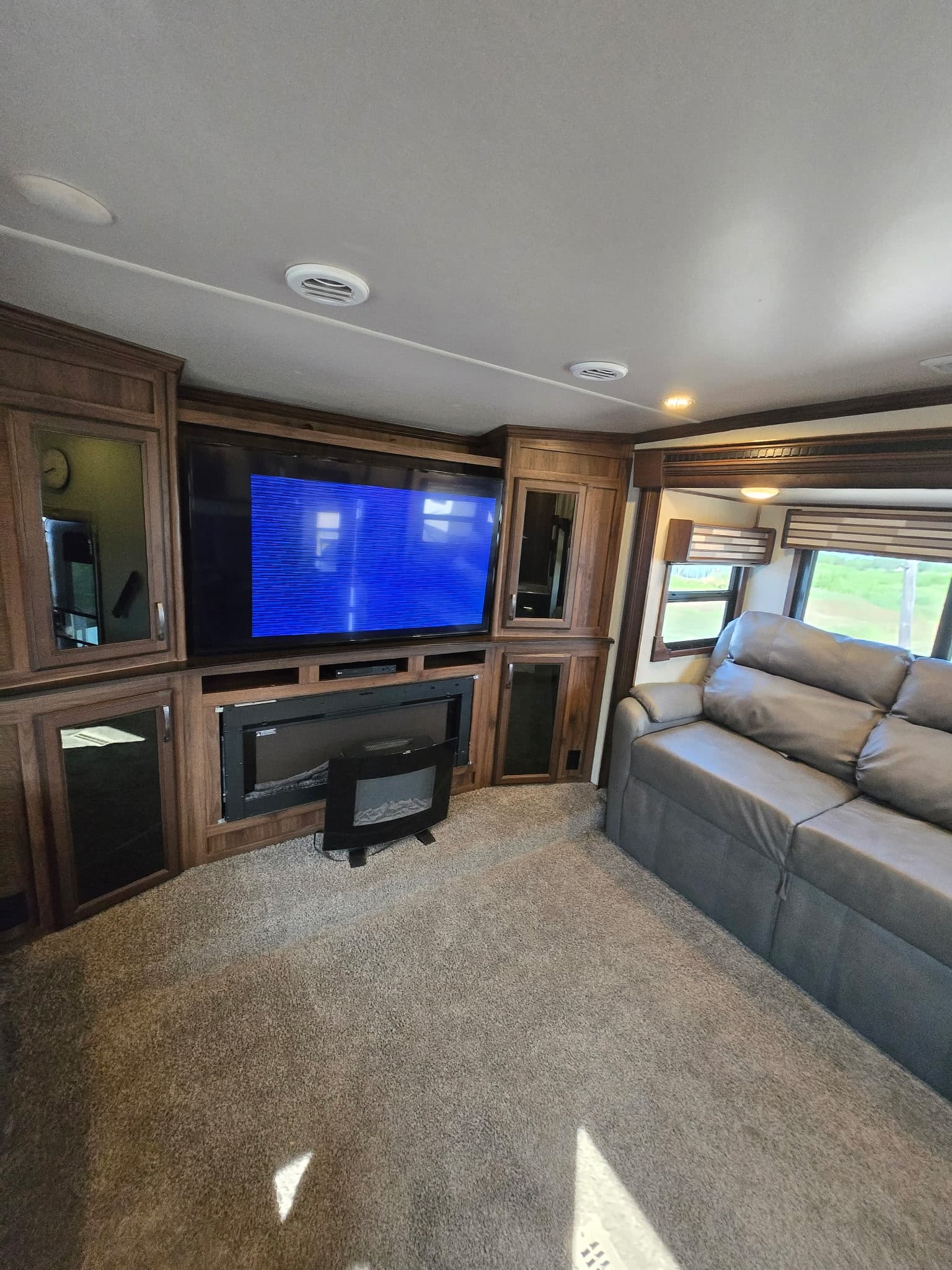 2018 Forest River Columbus 389FL — photo 14 of 23