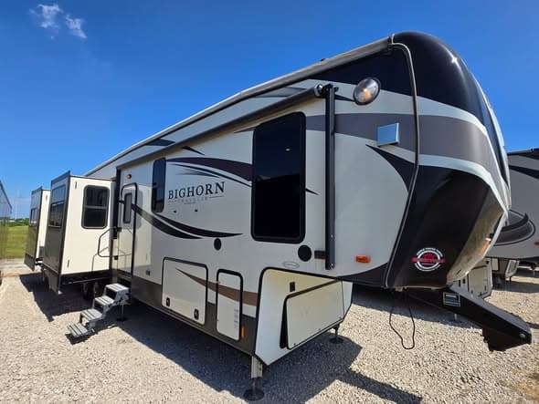 2017 Heartland Bighorn 39RD hero