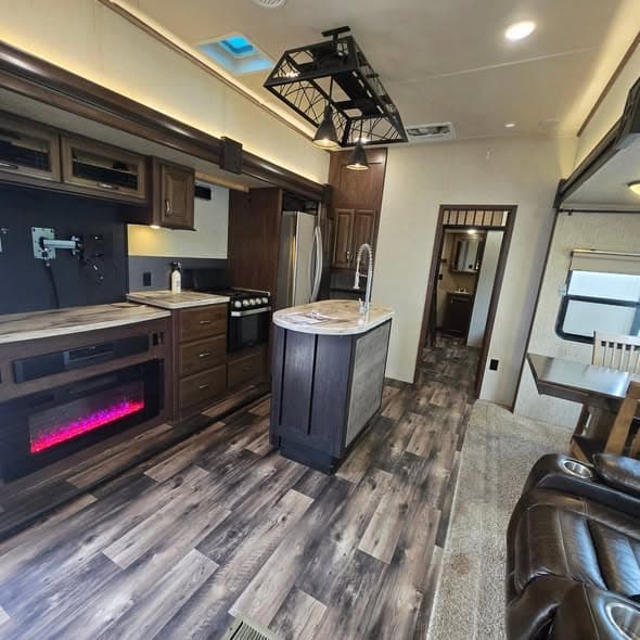 2018 Sandpiper 383RBLOK — photo 6 of 17