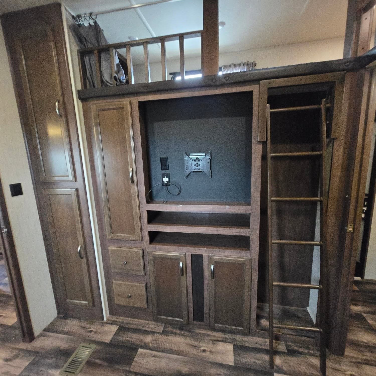 2018 Sandpiper 383RBLOK — photo 11 of 17