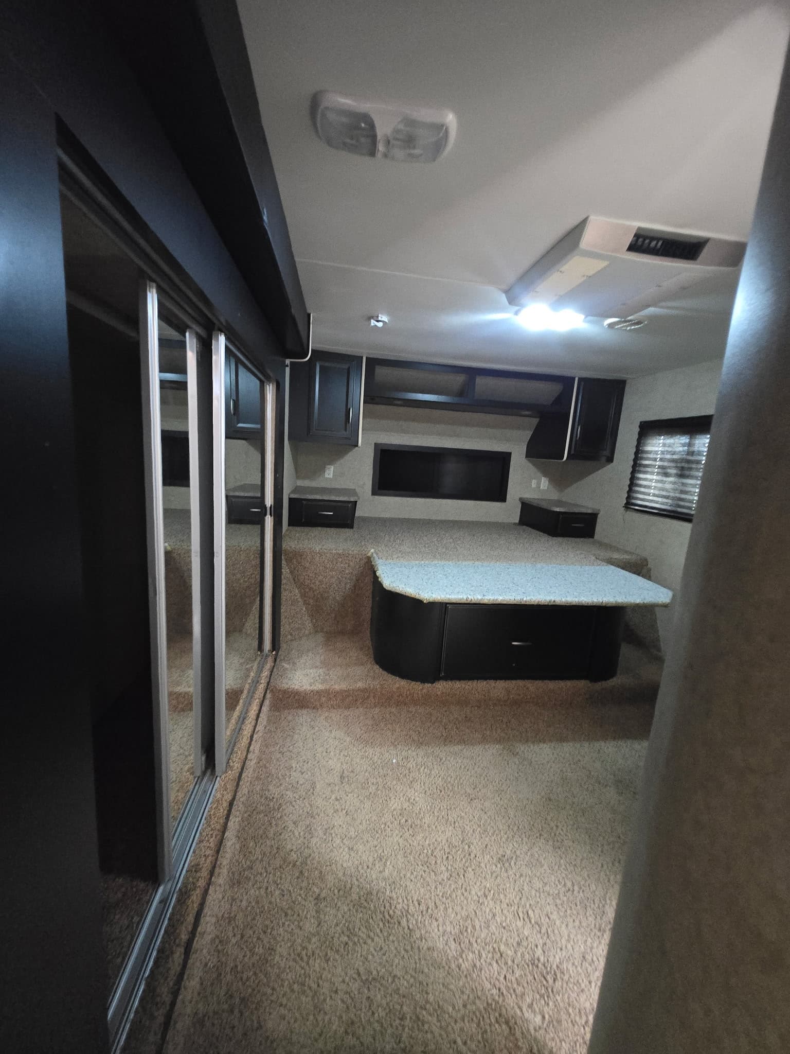 2013 Heartland Road Warrior 30c — photo 12 of 19