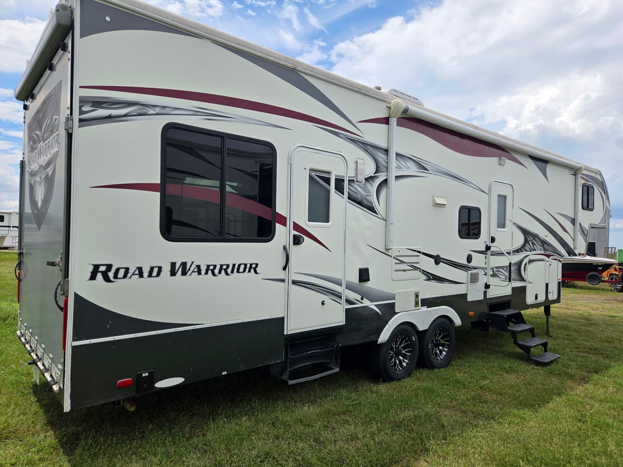 2013 Heartland Road Warrior 30c — photo 3 of 19