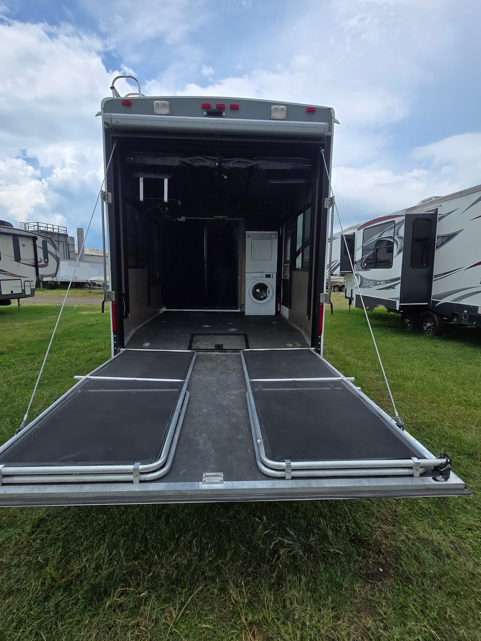 2013 Heartland Road Warrior 30c — photo 14 of 19