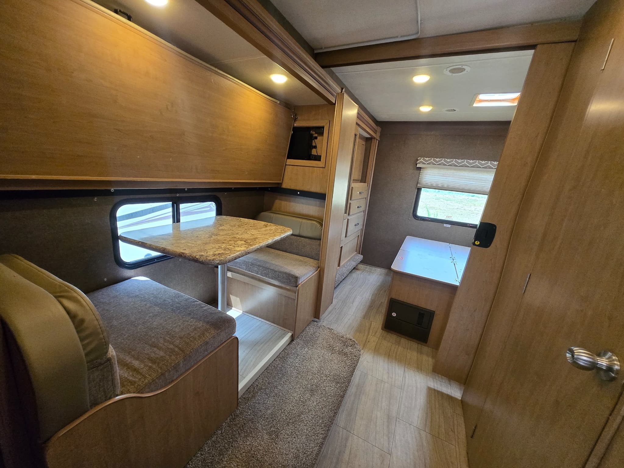 2019 Thor Daybreak 30DB — photo 6 of 25