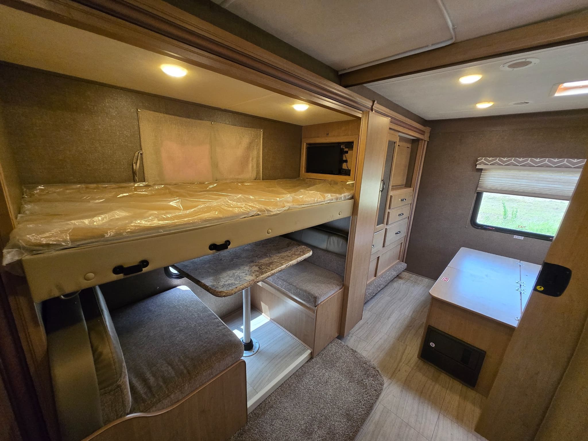2019 Thor Daybreak 30DB — photo 7 of 25