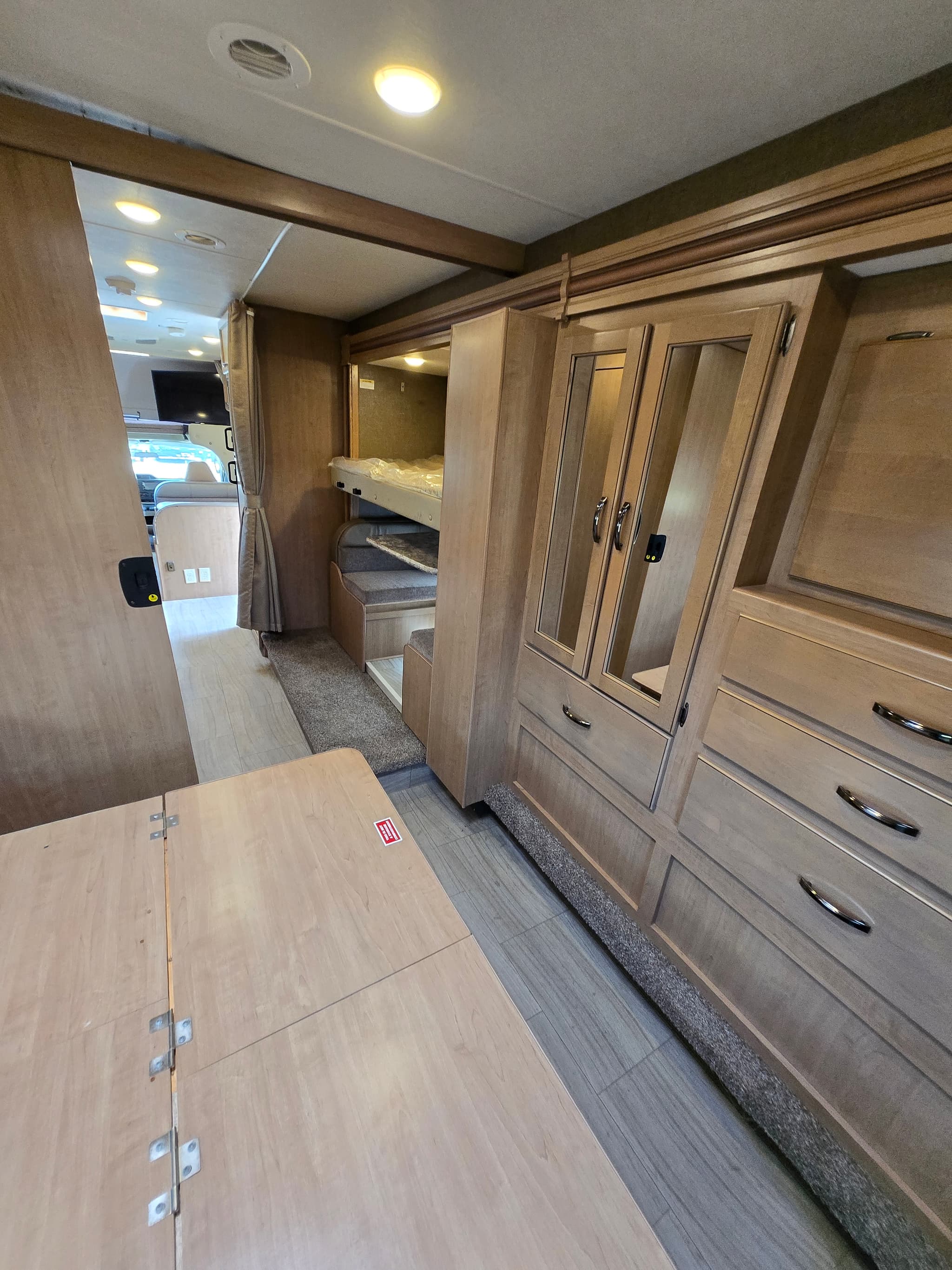 2019 Thor Daybreak 30DB — photo 9 of 25