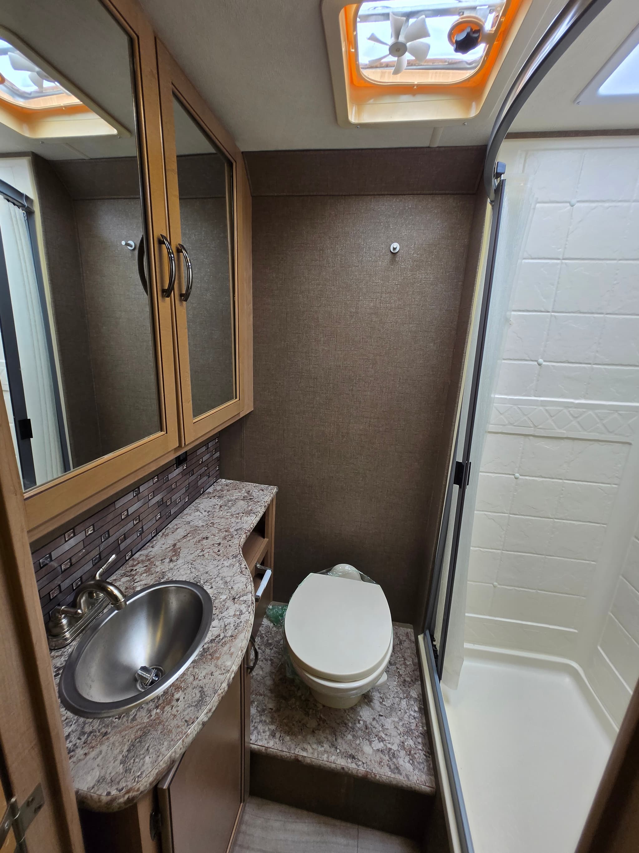 2019 Thor Daybreak 30DB — photo 11 of 25