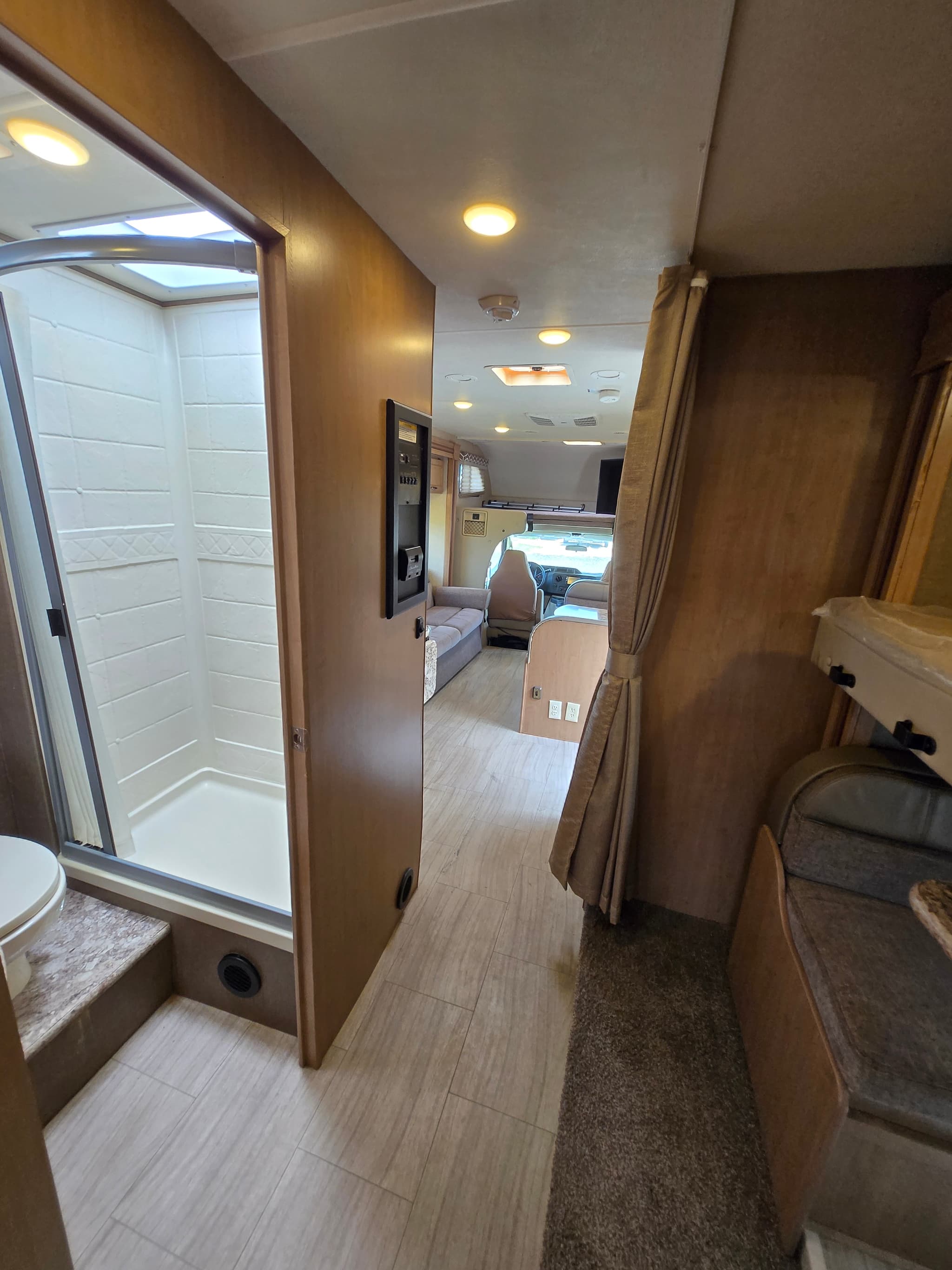 2019 Thor Daybreak 30DB — photo 12 of 25