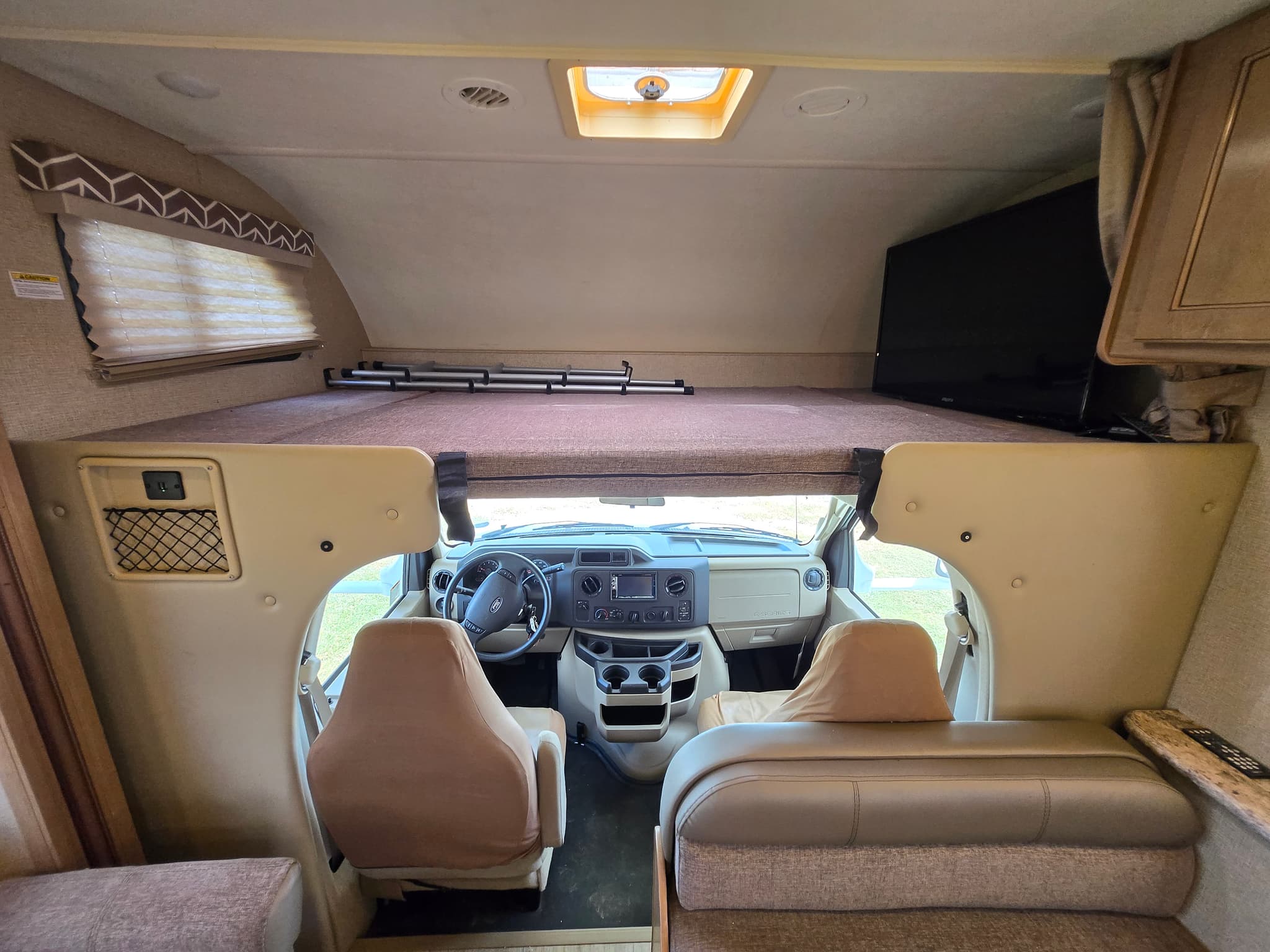 2019 Thor Daybreak 30DB — photo 14 of 25