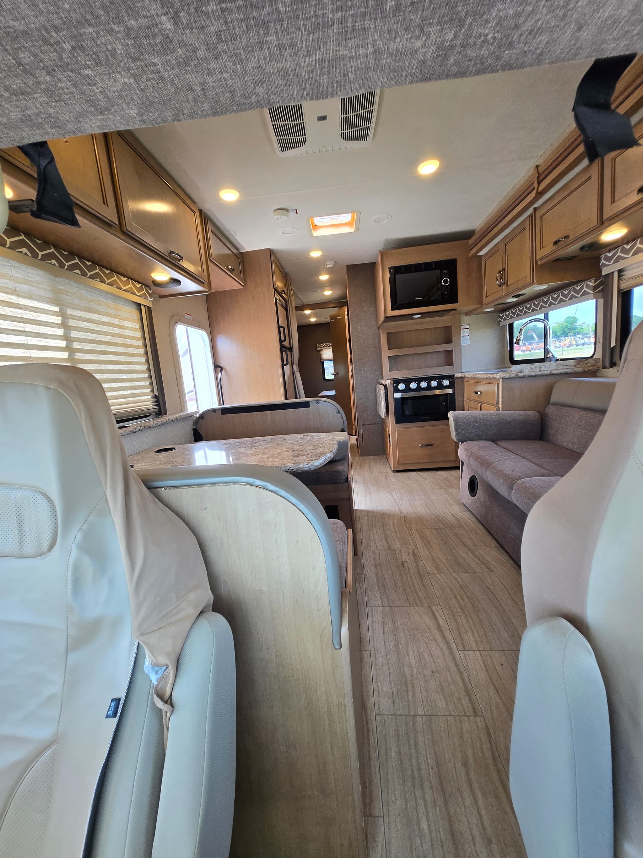 2019 Thor Daybreak 30DB — photo 17 of 25