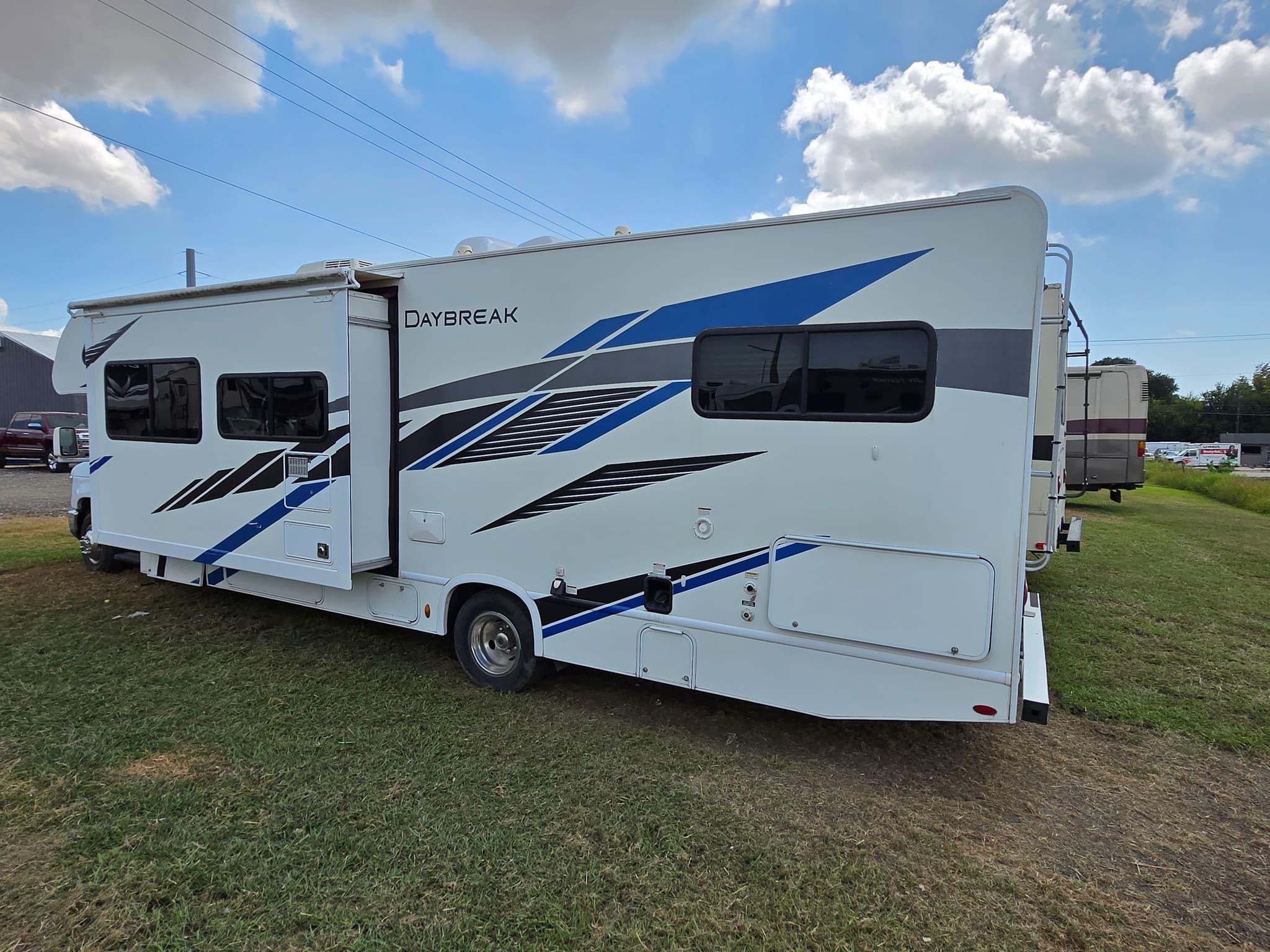2019 Thor Daybreak 30DB — photo 21 of 25
