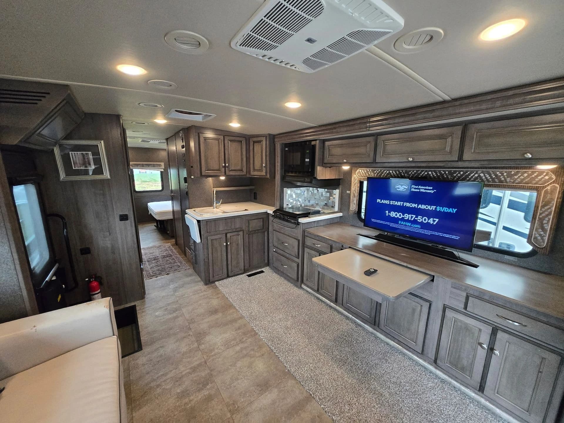 2018 Winnebago Sunstar F53 — photo 11 of 23