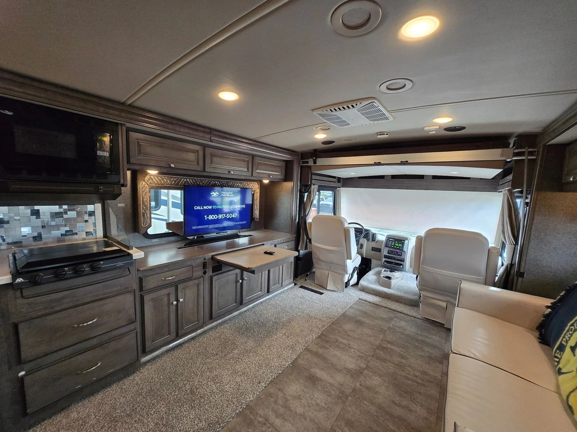 2018 Winnebago Sunstar F53 — photo 12 of 23