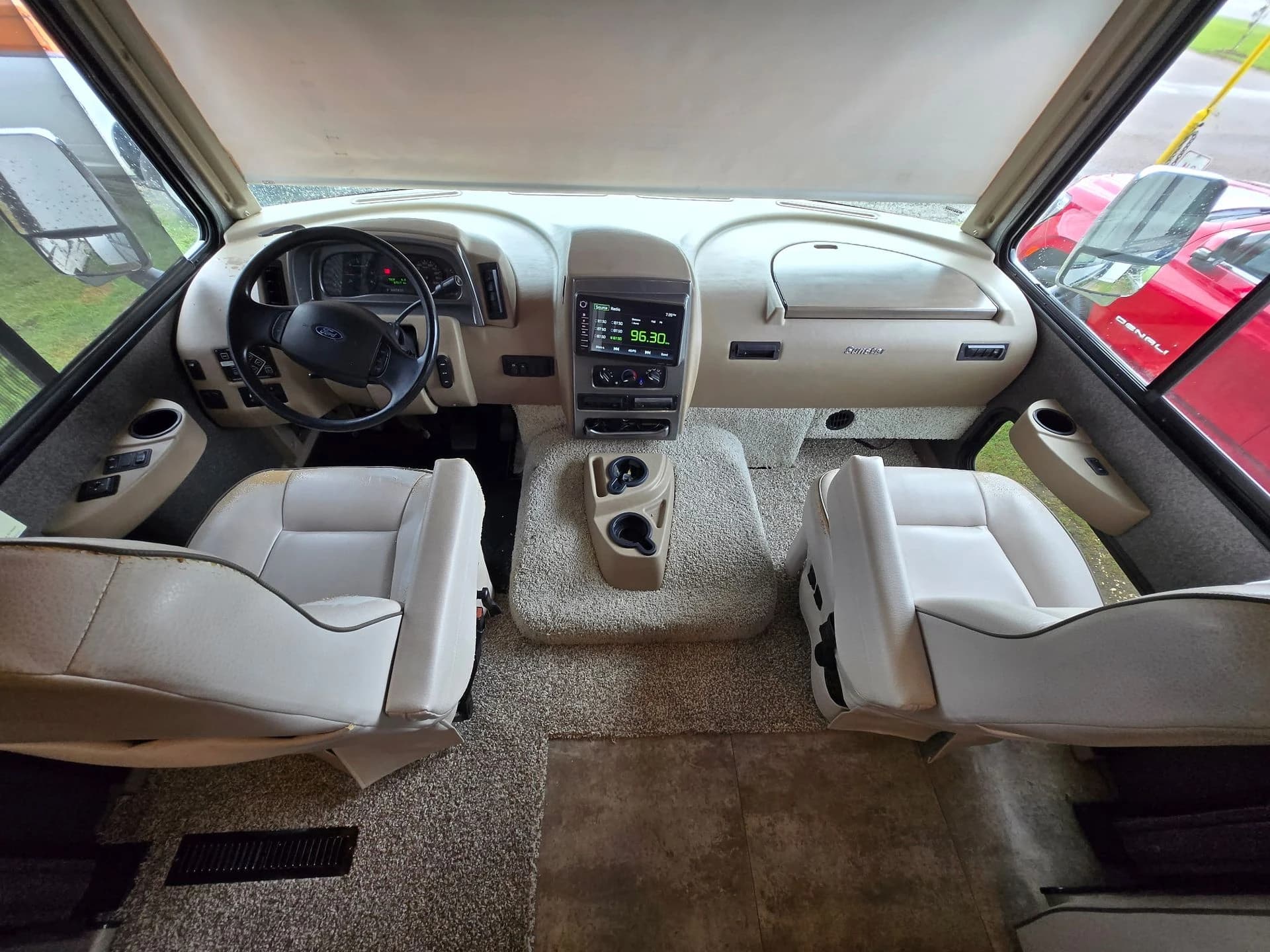 2018 Winnebago Sunstar F53 — photo 8 of 23