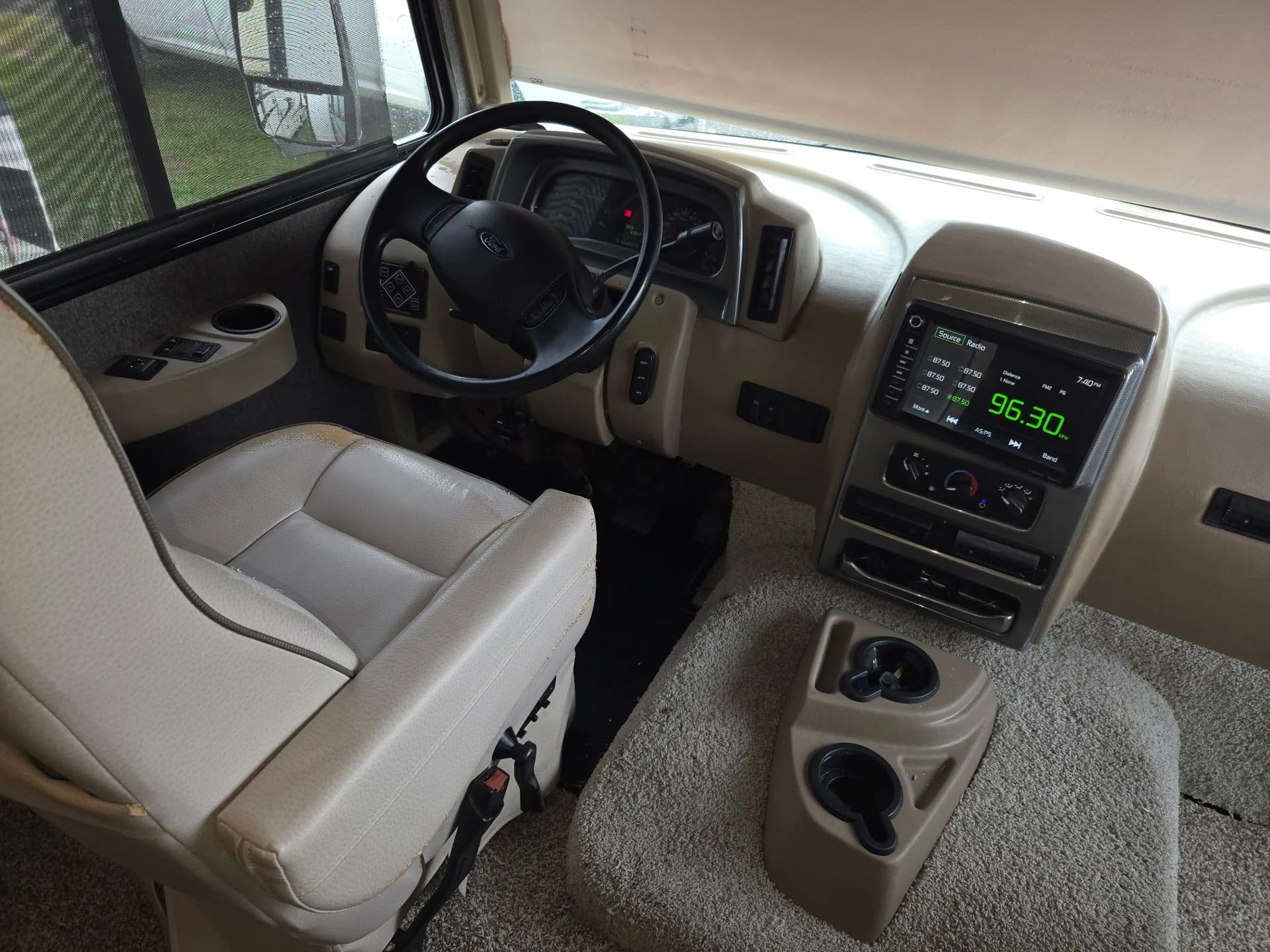 2018 Winnebago Sunstar F53 — photo 6 of 23