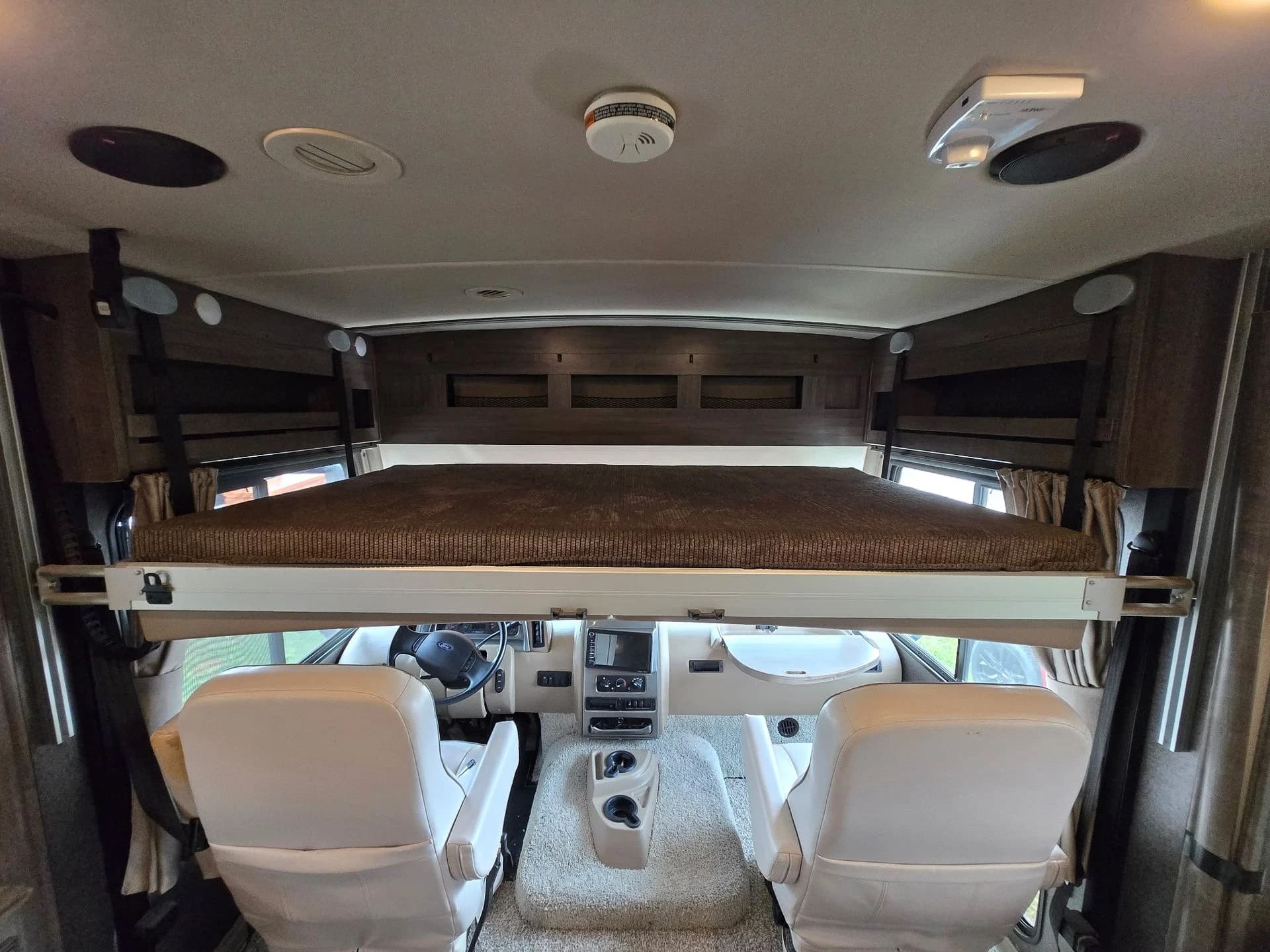 2018 Winnebago Sunstar F53 — photo 9 of 23