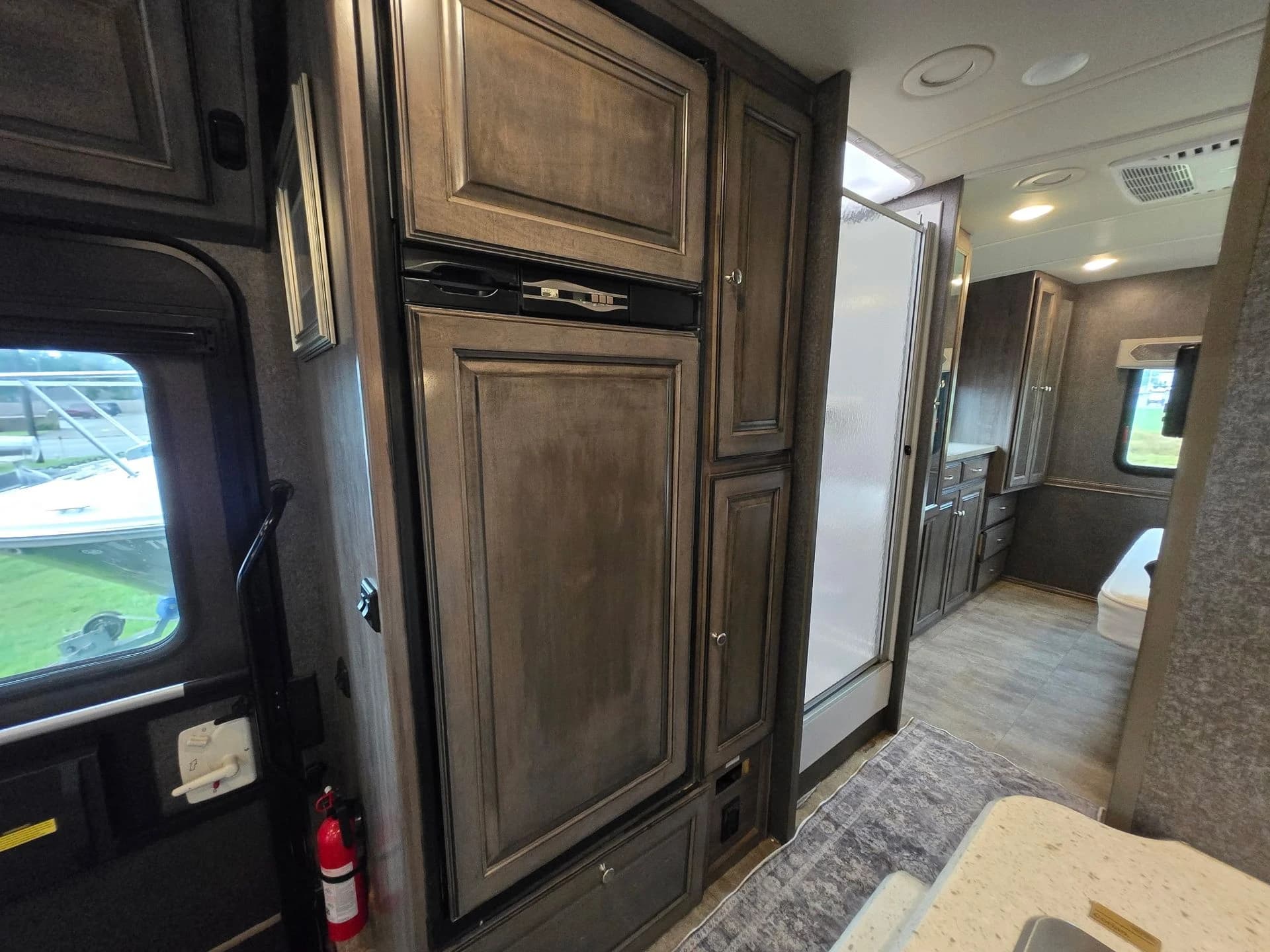 2018 Winnebago Sunstar F53 — photo 15 of 23