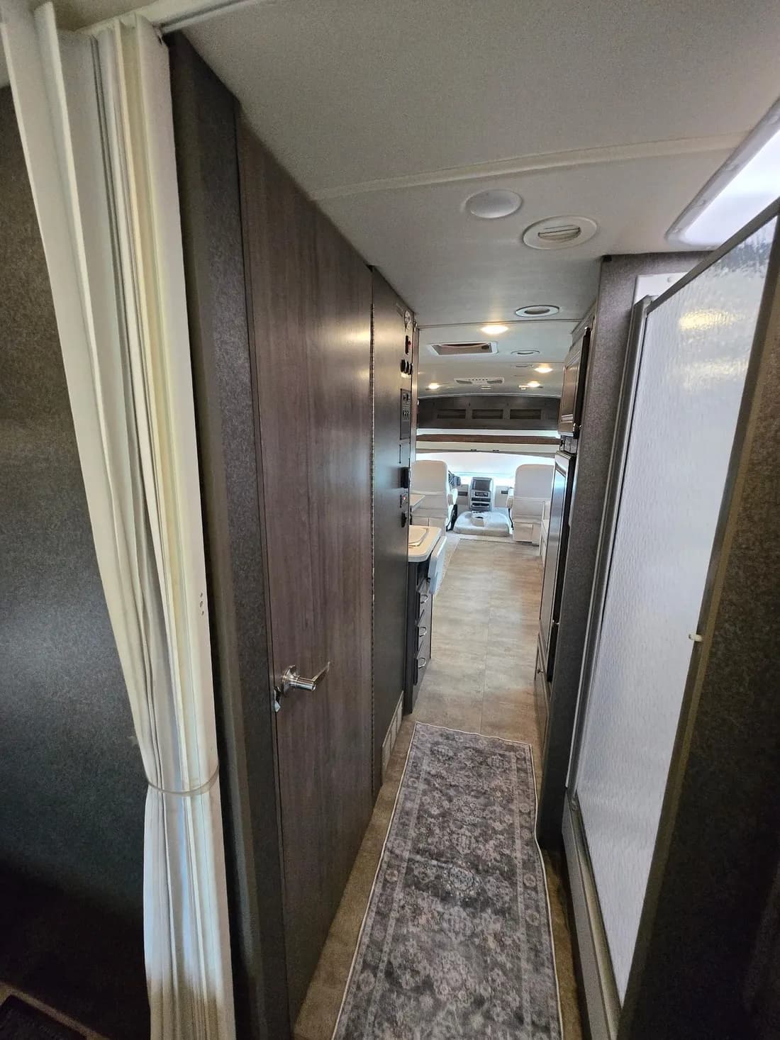 2018 Winnebago Sunstar F53 — photo 16 of 23