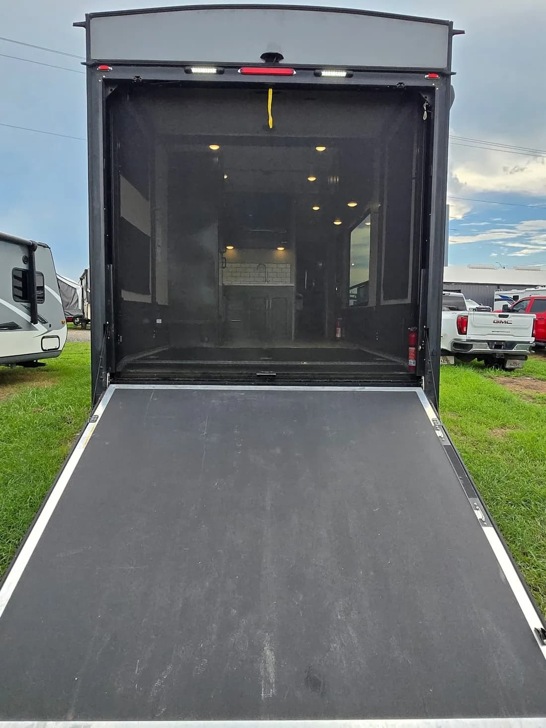 2018 Forest River Nitro 25KW — photo 8 of 23