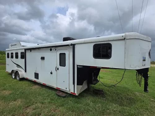 2015 Bison Trail Hand Horse Trailer gallery 2