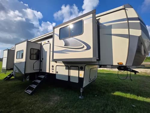 2021 Forest River Sandpiper 38fko hero