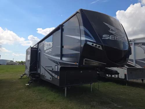 2019 Jayco Seismic 4250 hero