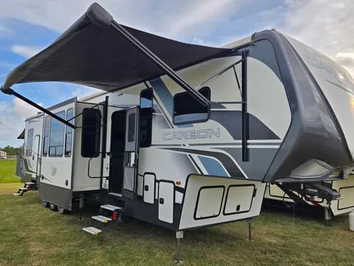 2022 Keystone Carbon 398 hero