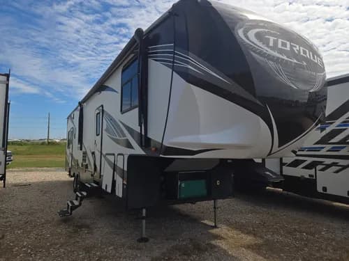 2019 Heartland Torque 327 hero