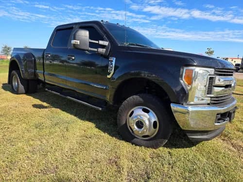 2019 Ford F-350 XL hero