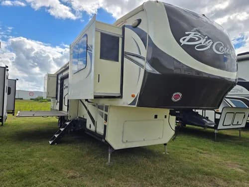 2016 Heartland Big Country 3900FLP hero